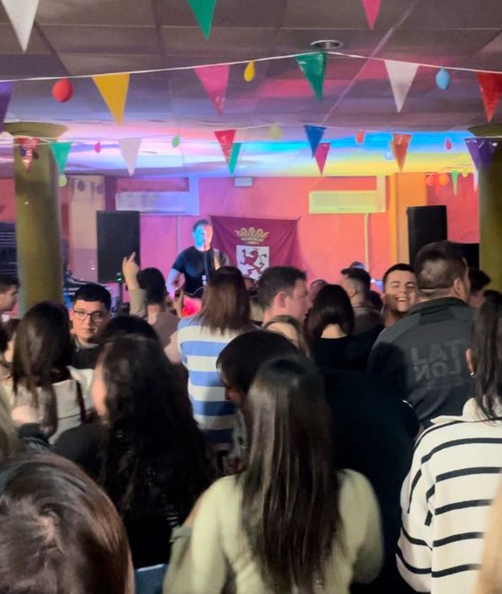 Imagen secundaria 2 - La Feria contó con gran presencia de público durante las actuaciones musicales