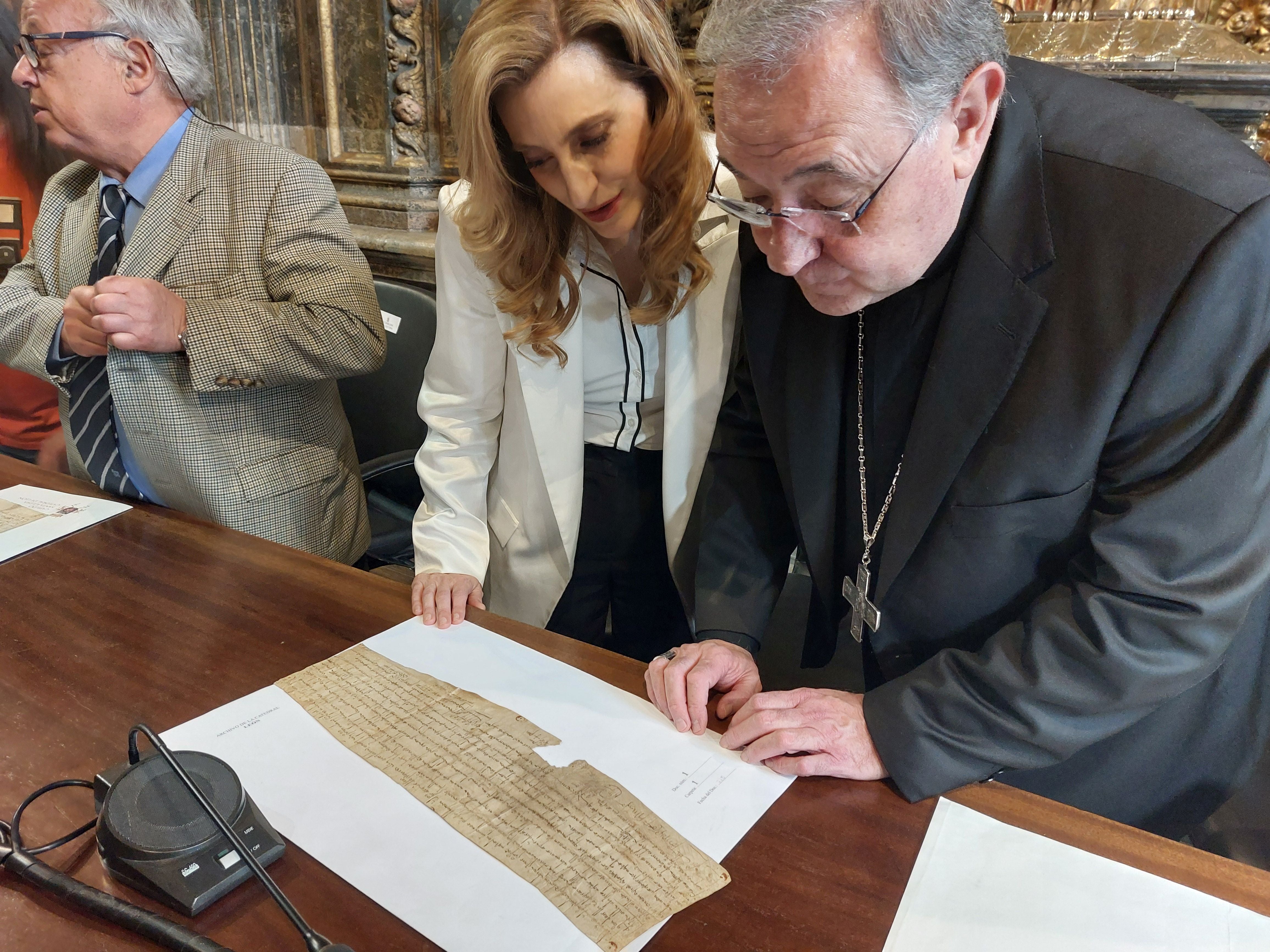 Firma del convenio para preservar el patrimonio documental de la Catedral