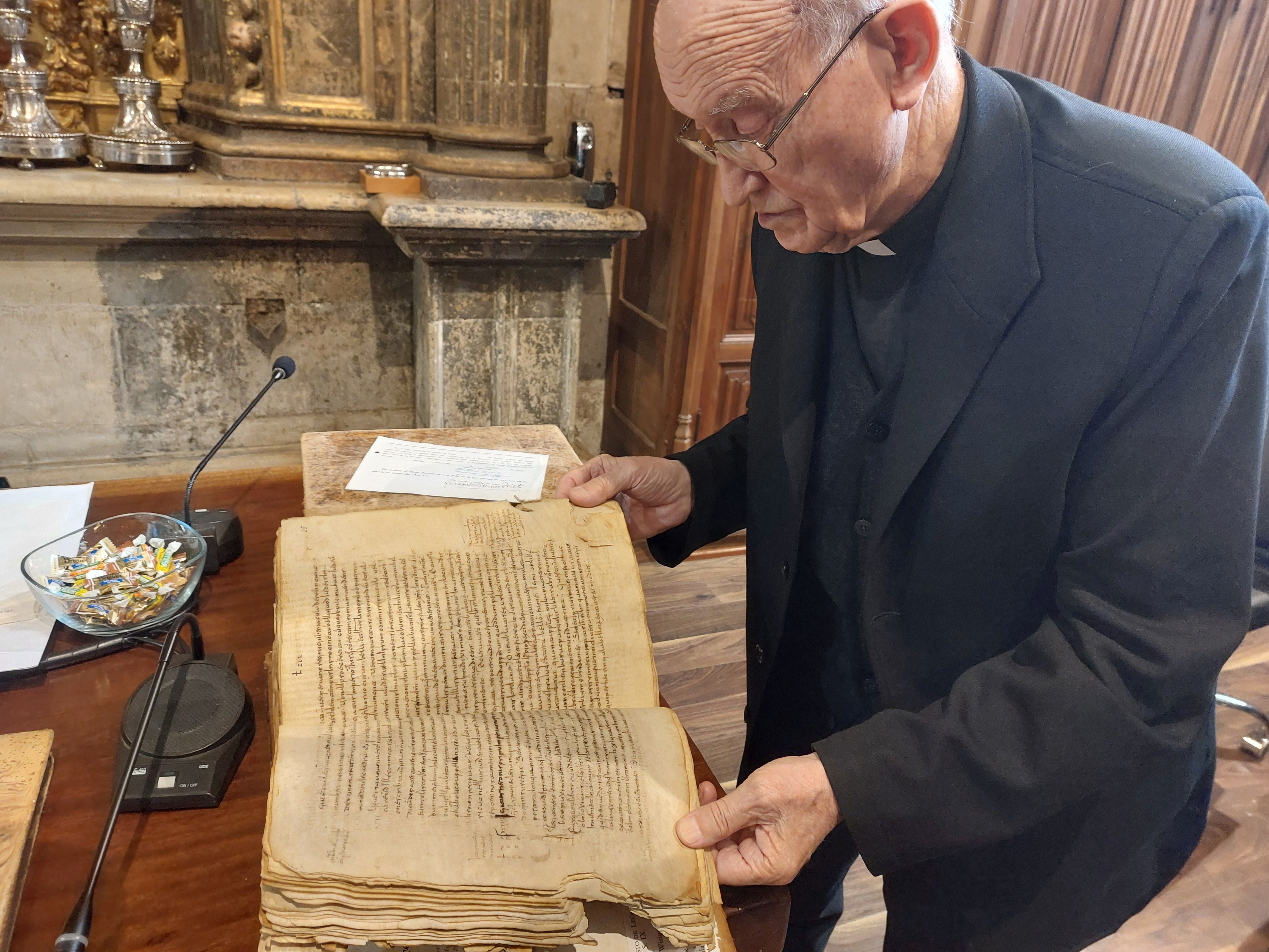 Firma del convenio para preservar el patrimonio documental de la Catedral