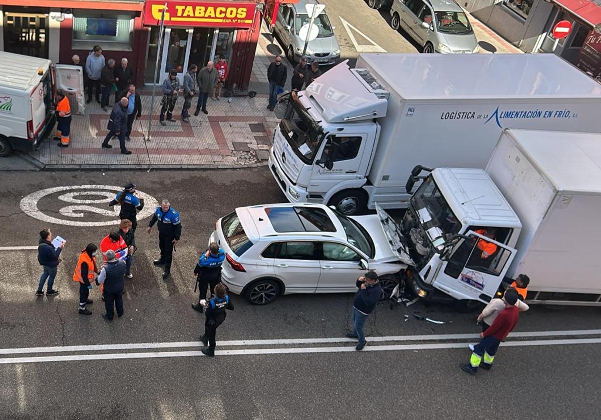 Choque frontal entre un turismo y una furgoneta.