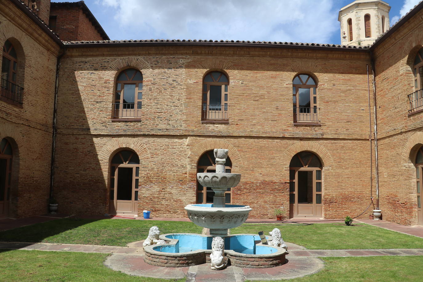 Imagen del Monasterio de Santa Cruz.