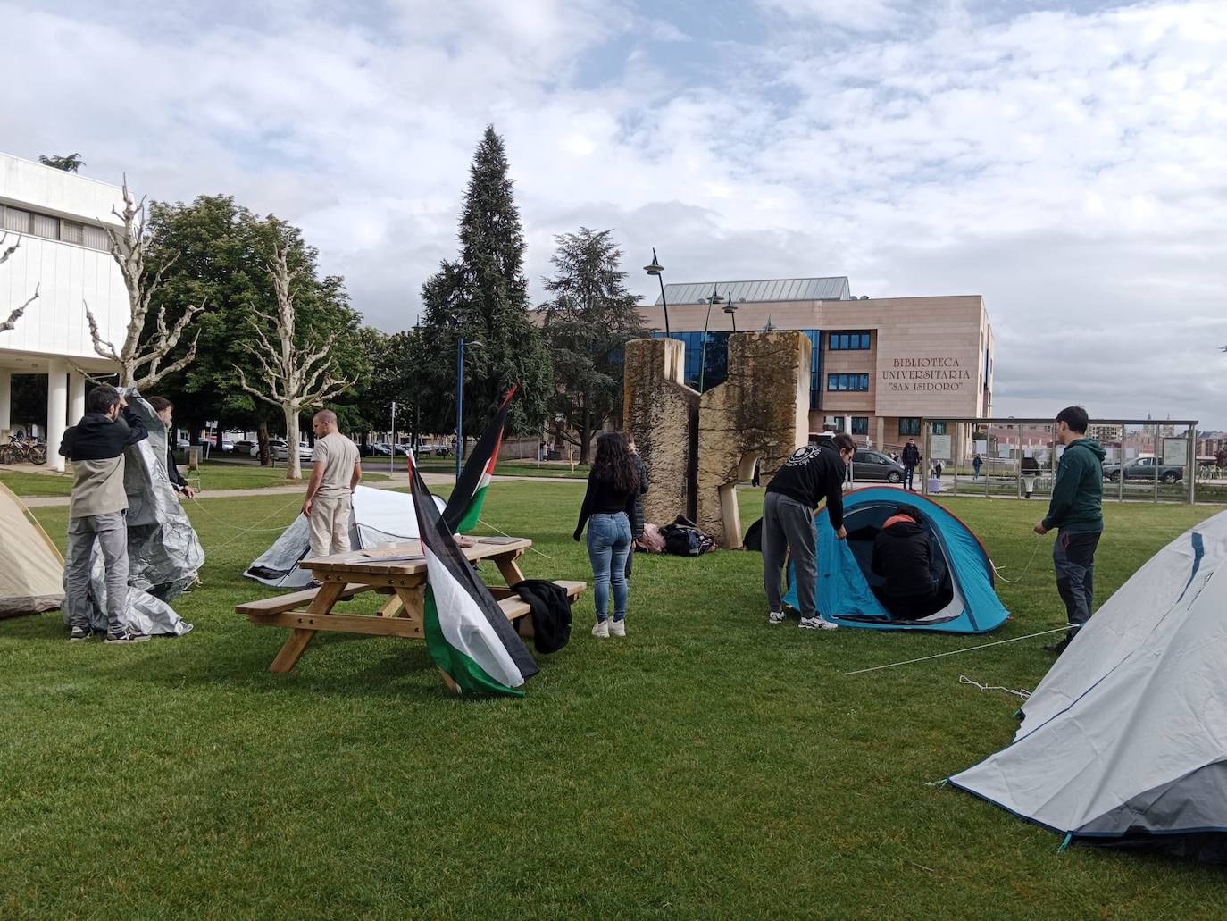 Acampada por Palestina en la Universidad de León