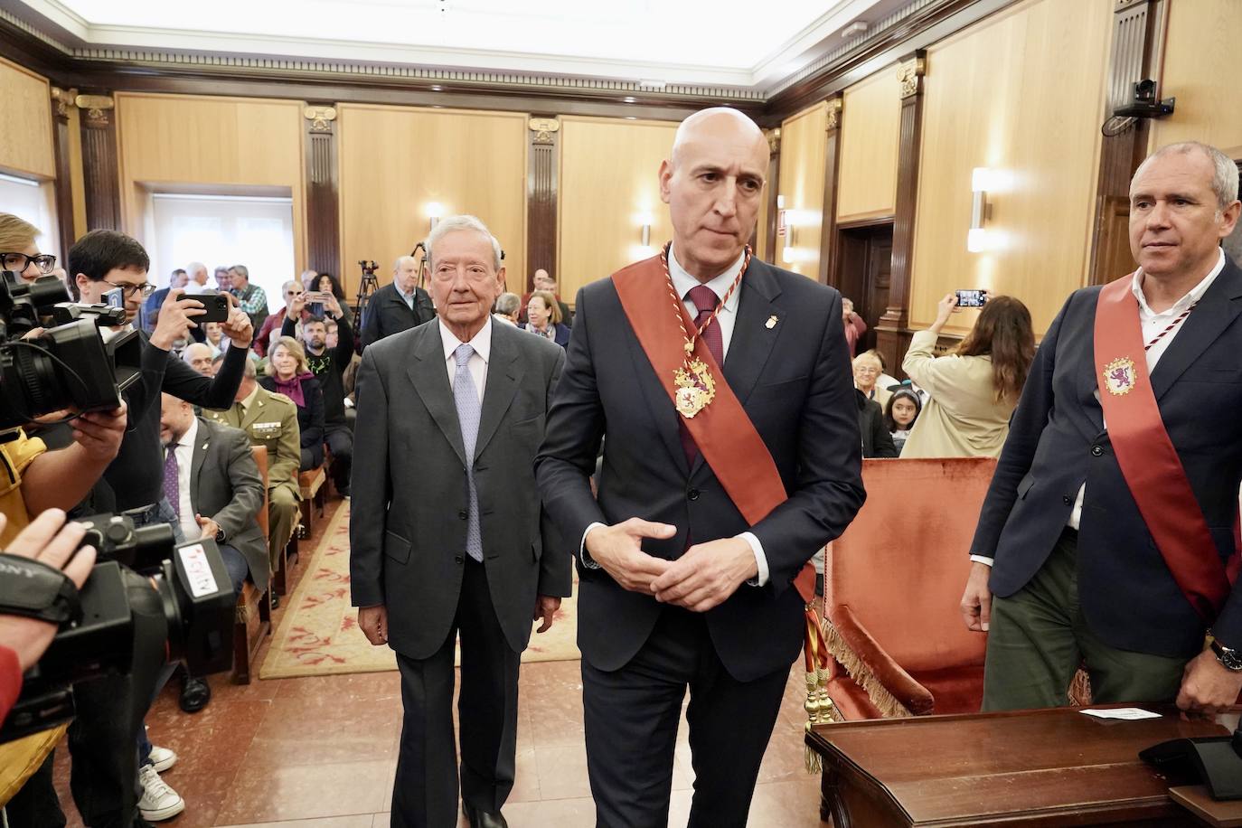 Hijo Predilecto de la Ciudad de León al presidente de Promonumenta