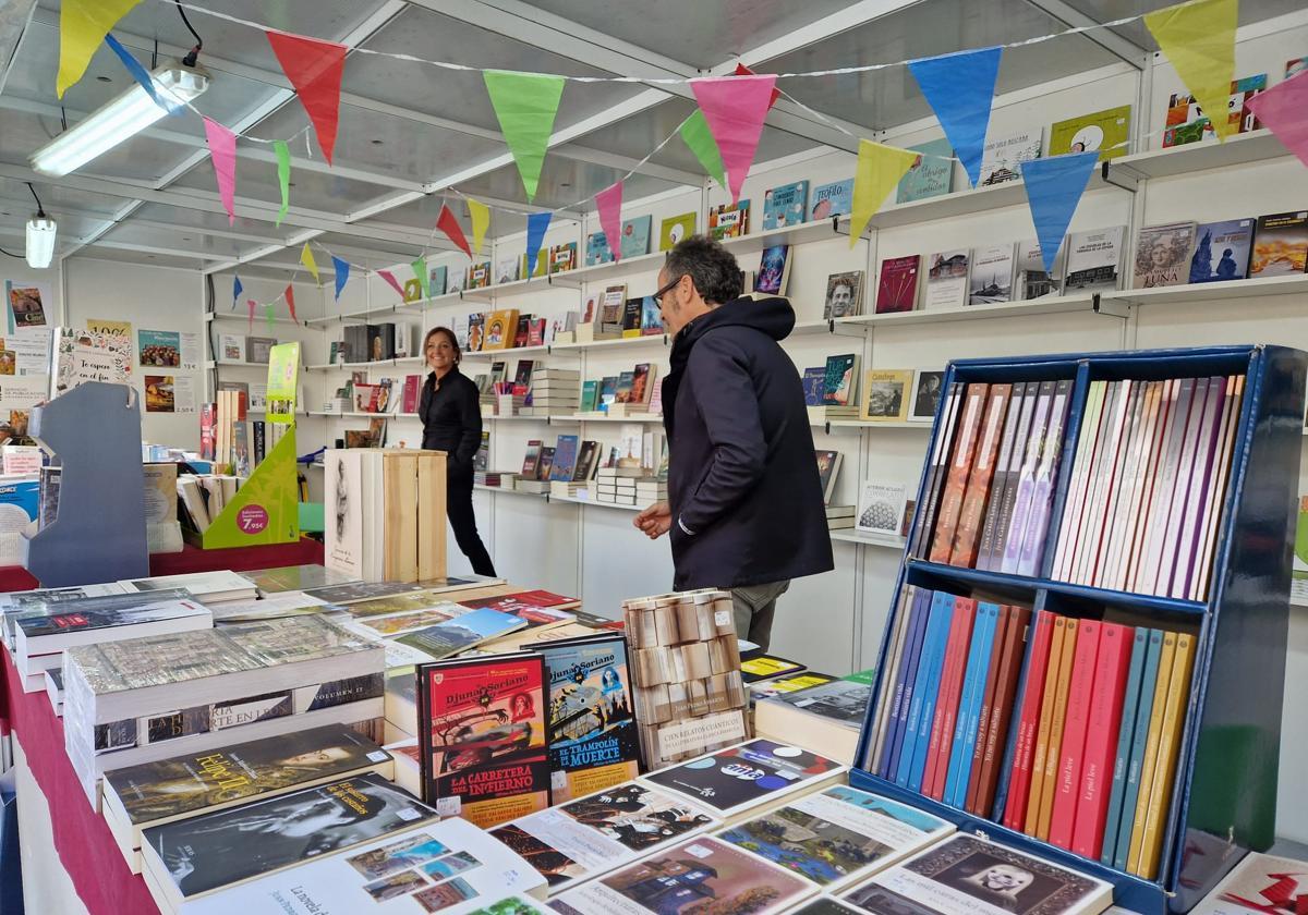 Una caseta de la Feria del Libro de León.