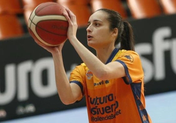 Ángela Salvadores vuelve al baloncesto español