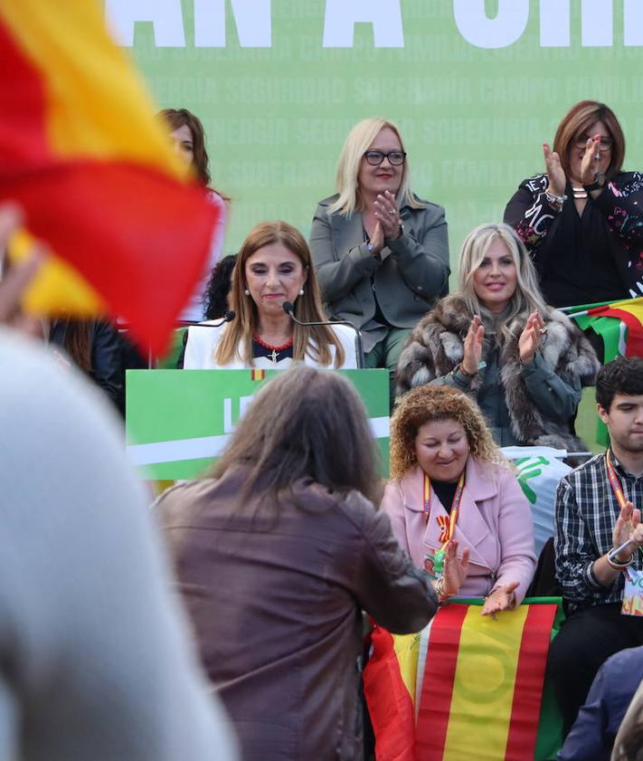 Imagen secundaria 2 - Abascal recuerda a León que en Europa «se juega» su identidad