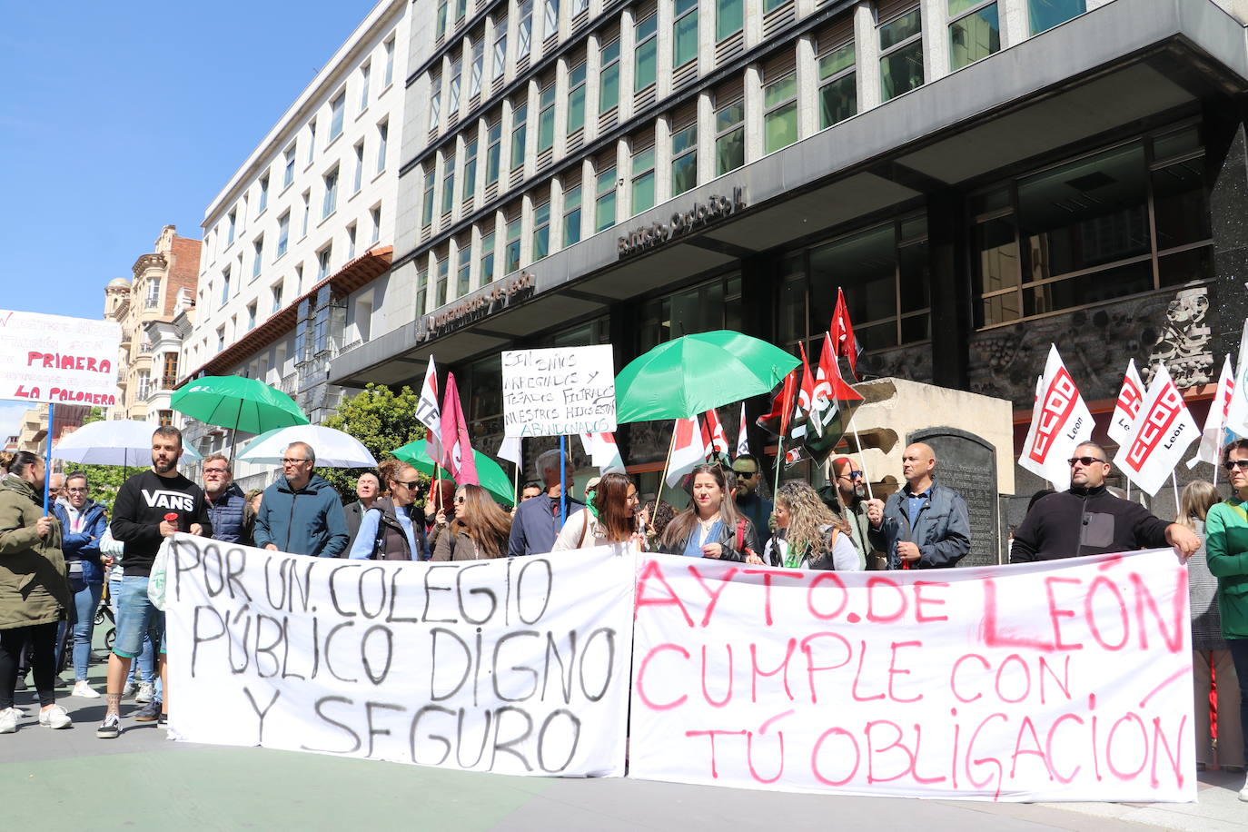 Protestas contra las deficiencias en los colegios de León