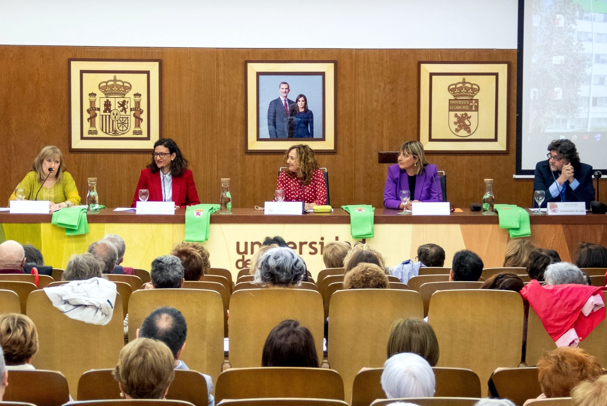 Graduación de los alumnos de la universidad de la experiencia