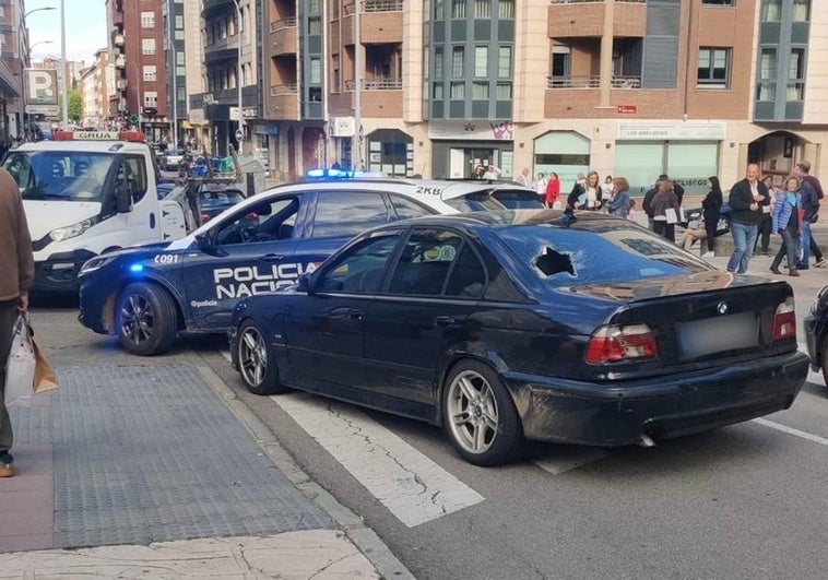 Imagen del vehículo que ha huido de la policía tras el accidente.