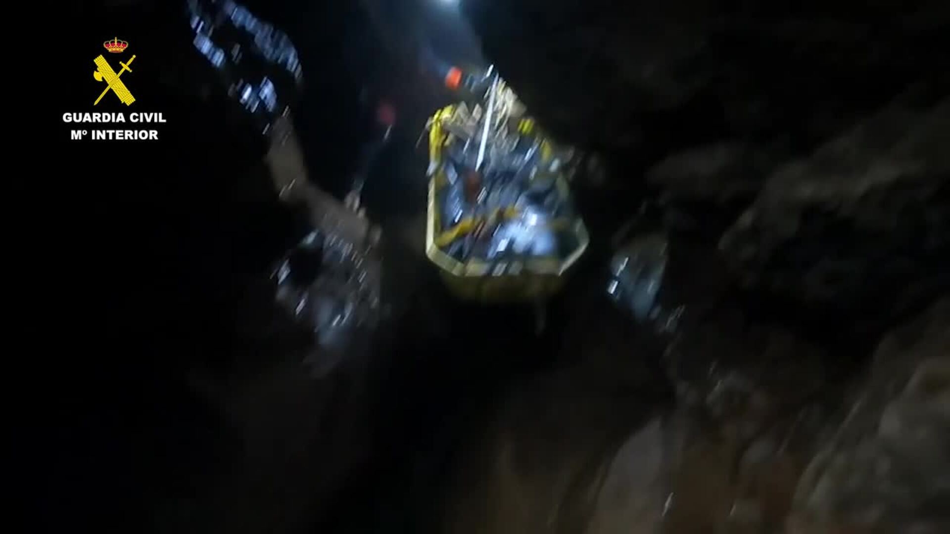 Prácticas de rescate en la cueva de Valporquero