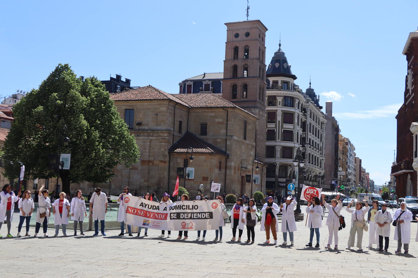 Galería de la concentración de auxiliares de ayuda a domicilio frente a la Diputación de León