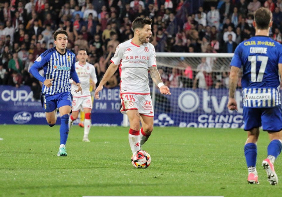 Una acción del Ponferradina-Cultural de la primera vuelta