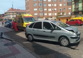 Ambulancia de Sacyl llega al lugar de los hechos.