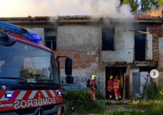 Imagen de archivo de una dotación de los bomberos municipales de León.