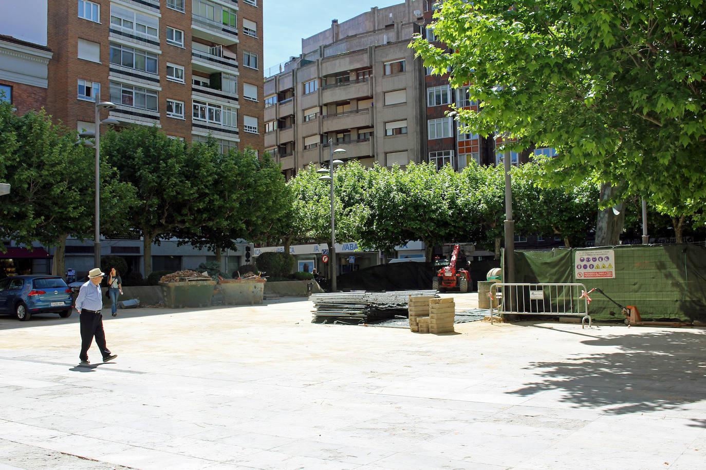 Empiezan a retirar materiales de la plaza de las Cortes