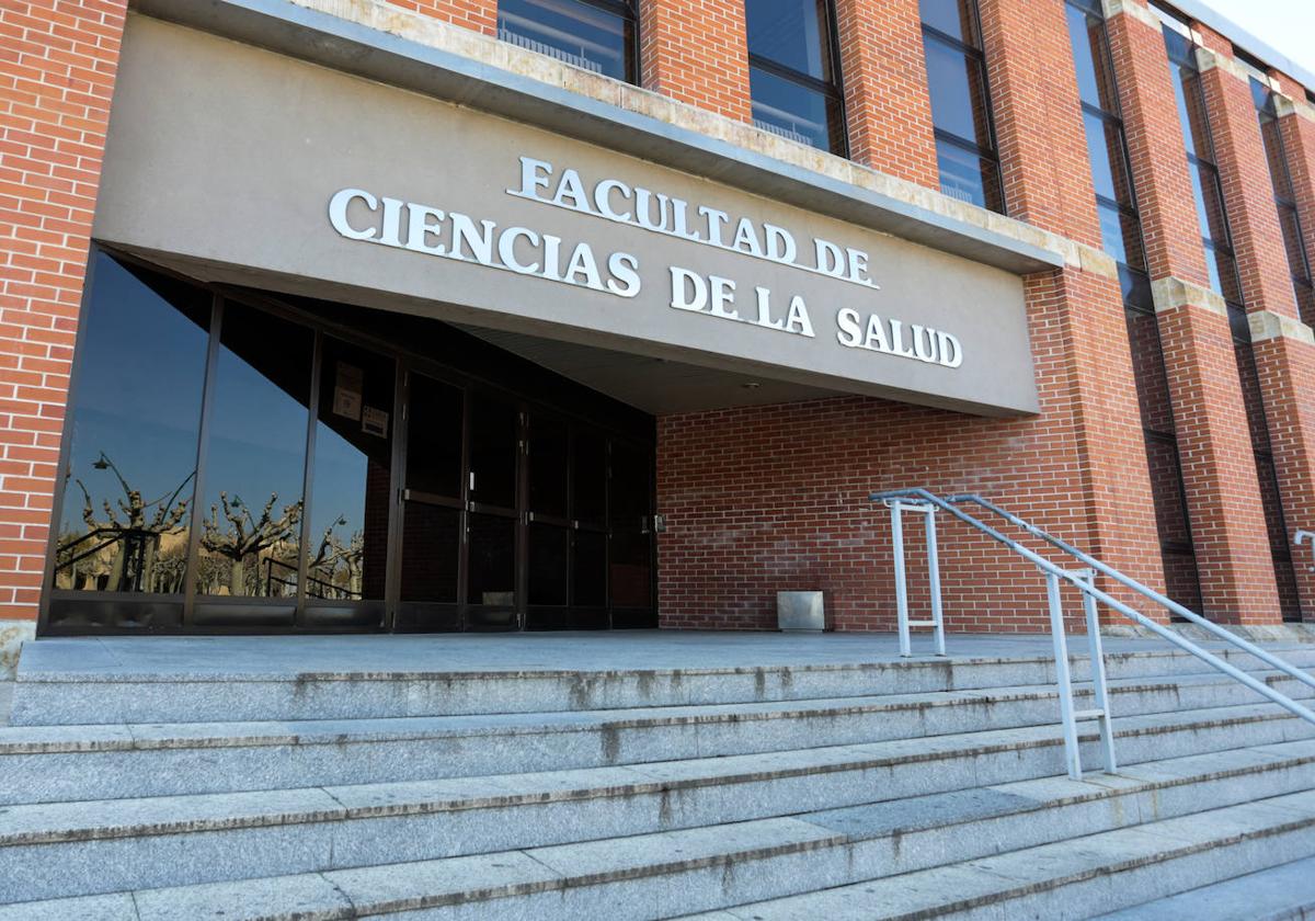 Fachada de la facultad de Ciencias de la Salud.