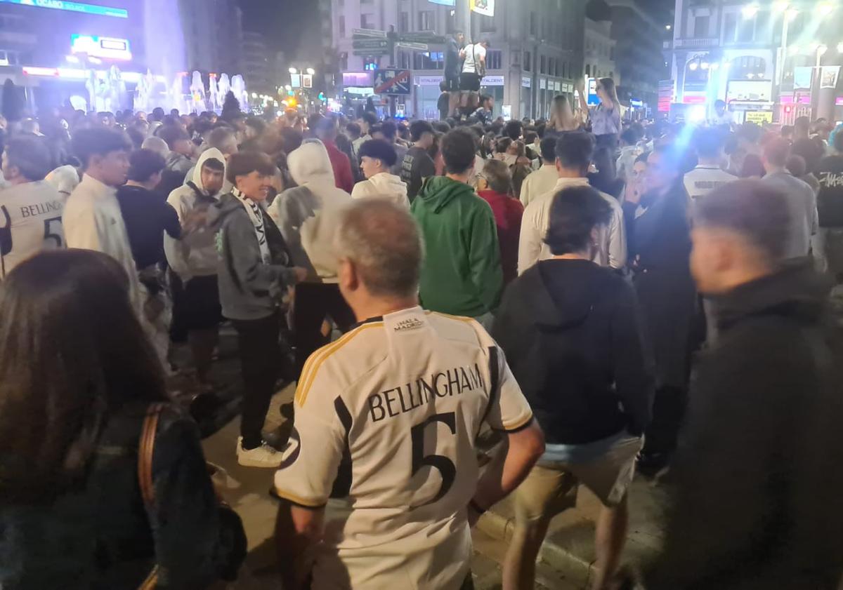 Imagen principal - El León madridista celebra que son «reyes de Europa»