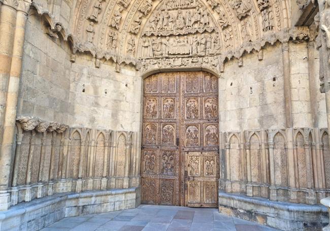 Estado actual del pórtico de la Catedral.