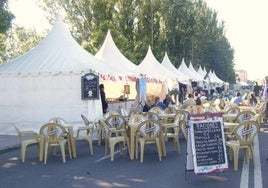 Imagen de archivo de las carpas de las Fiestas de San Juan y San Pedro de León.