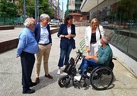 La coordinadora regional del PP y consejera de Familia, Isabel Blanco, participa en una mesa sectorial sobre dependencia con colectivos sociales de León, acompañada del delegado de la Junta, Eduardo Diego, y de la candidata del PP al Parlamento Europeo, Lidia Coca.