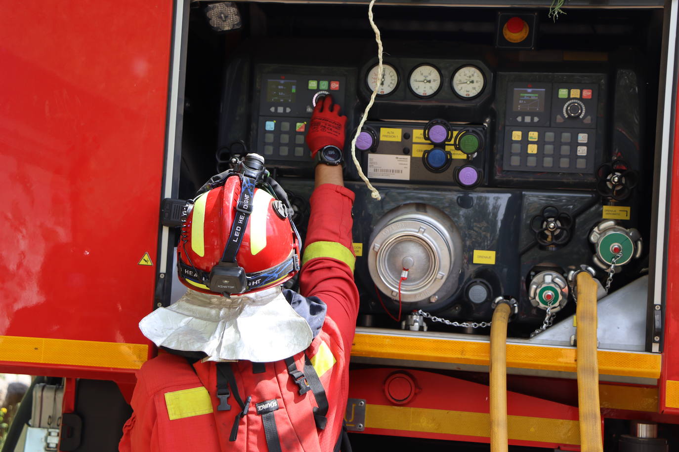 Ejercicios de instrucción de la UME en la lucha contra incendios forestales