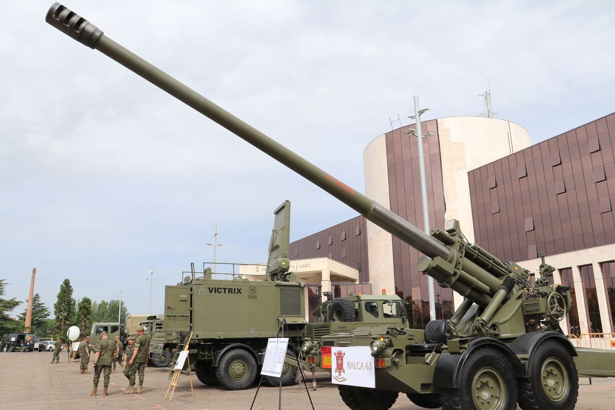 Las Fuerzas Armadas se exhiben en León