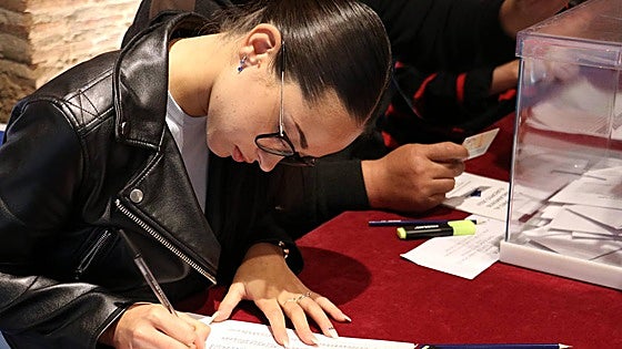 Domingo electoral en León: «Pasadlo bien, vosotros que podéis»