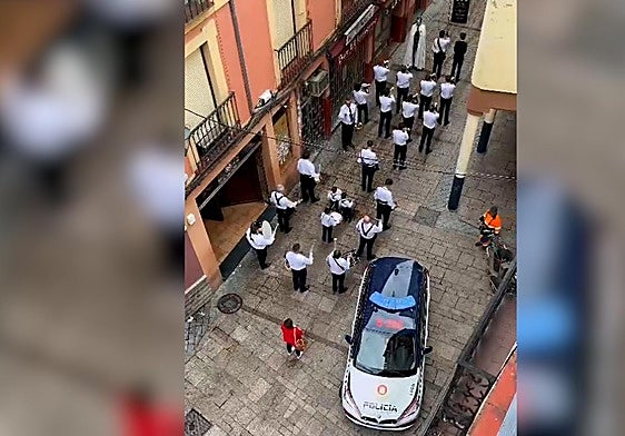 La banda de Minerva acude al Corpus Chico y se pone fin a la fiesta del Húmedo.