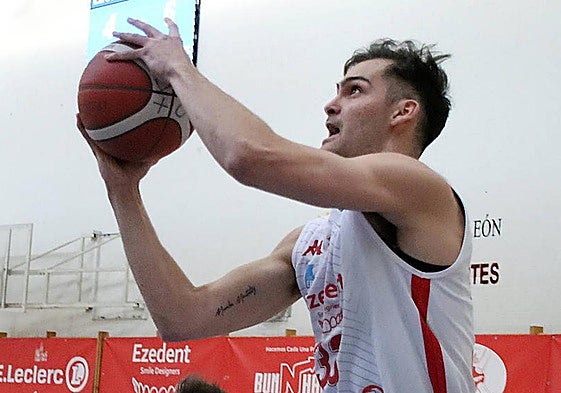 Rodrigo Llamas, en un partido con la Cultural.