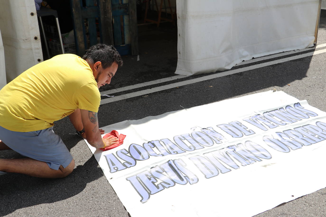 Instalación de las carpas de las Asociaciones de Vecinos de León