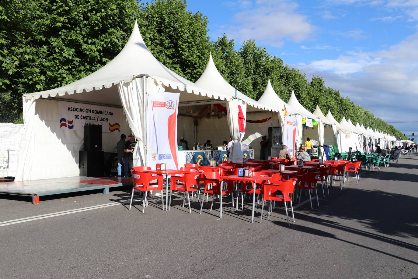 La feria abre sus puertas a las fiestas de San Juan y San Pedro