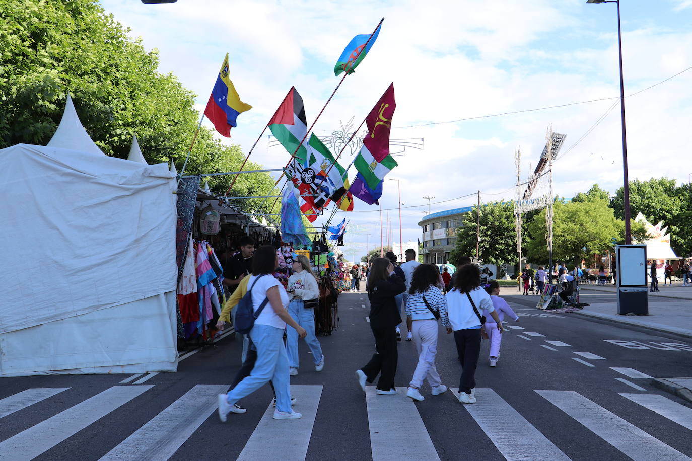 La feria abre sus puertas a las fiestas de San Juan y San Pedro