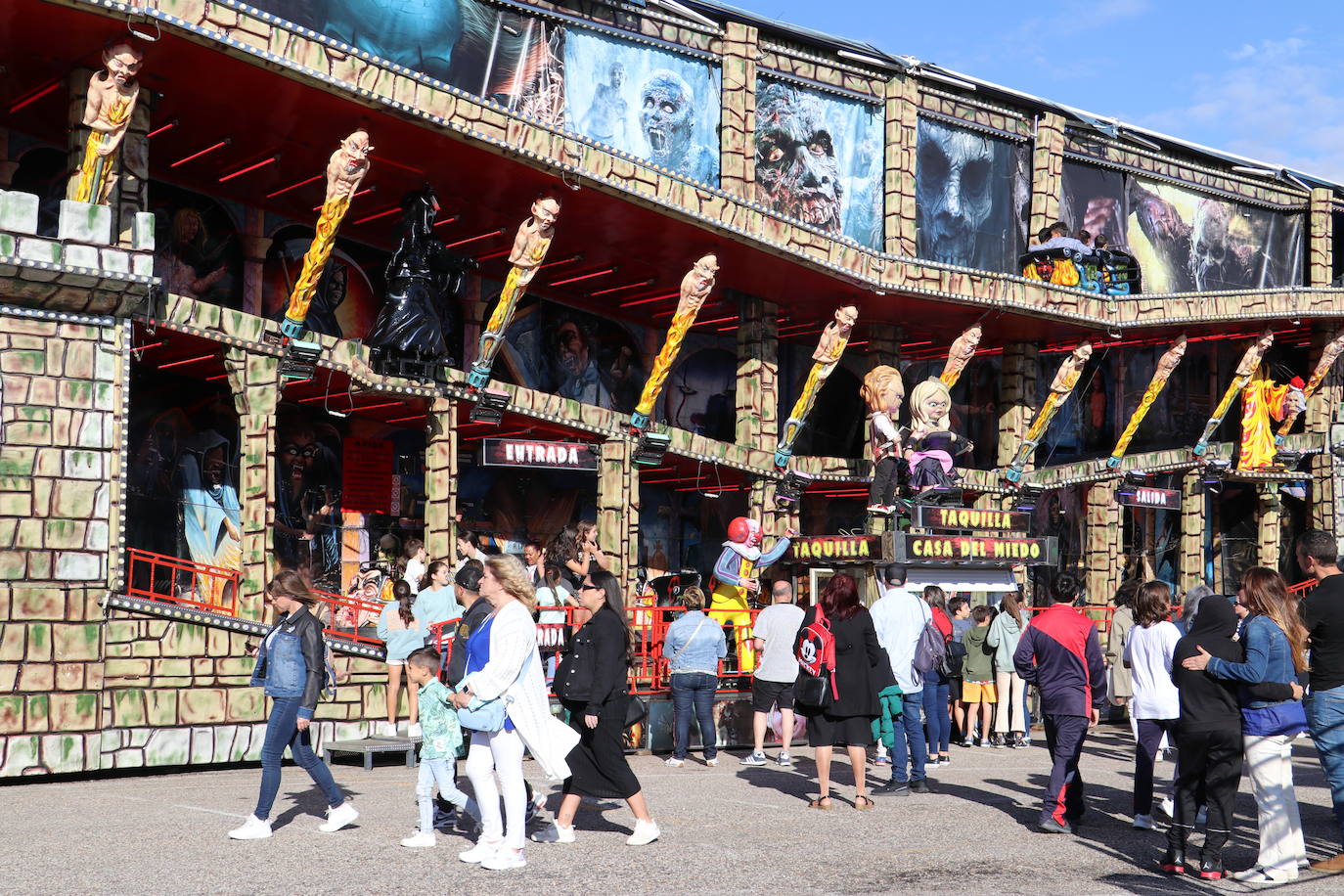 La feria abre sus puertas a las fiestas de San Juan y San Pedro