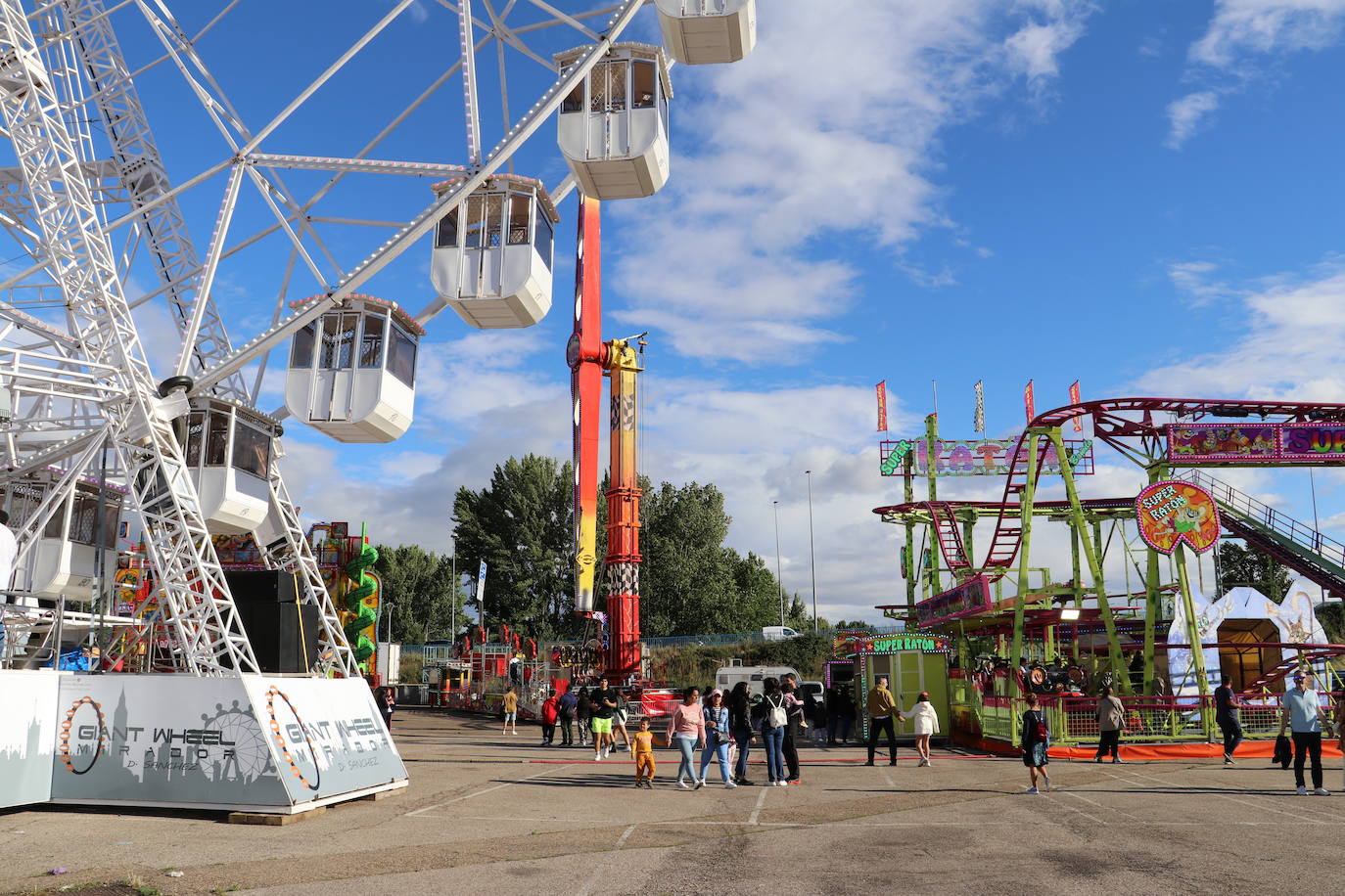 La feria abre sus puertas a las fiestas de San Juan y San Pedro