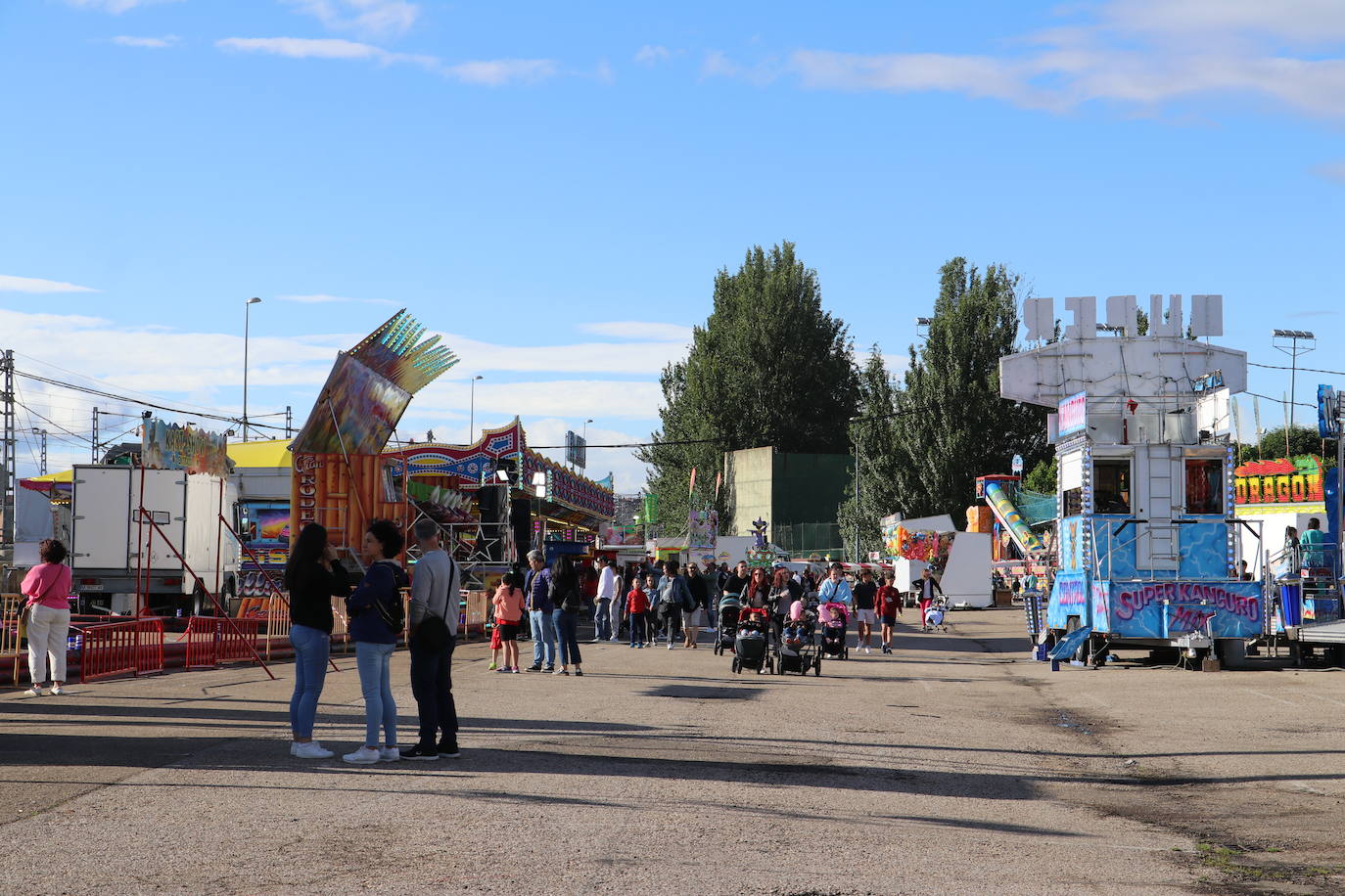 La feria abre sus puertas a las fiestas de San Juan y San Pedro