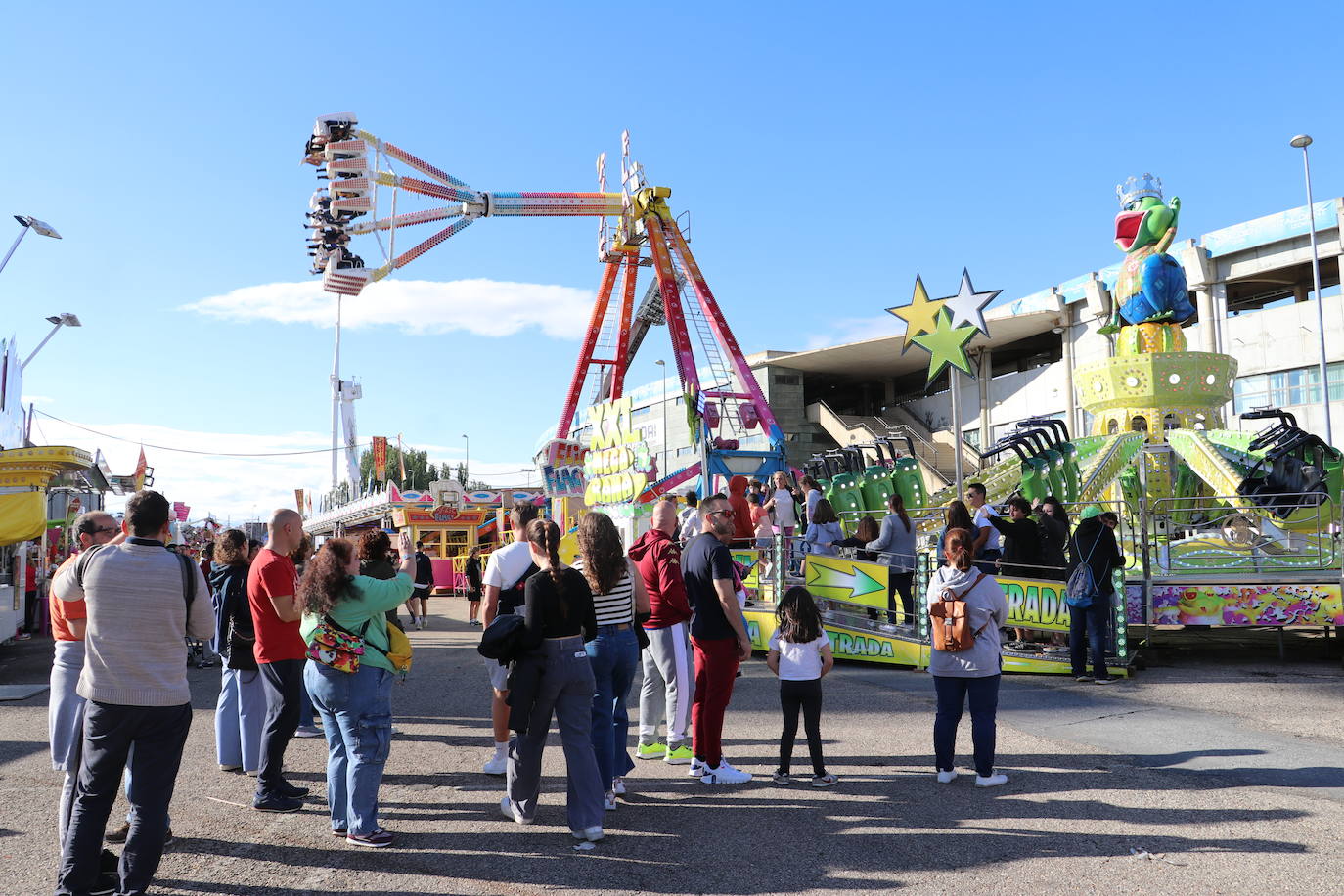 La feria abre sus puertas a las fiestas de San Juan y San Pedro