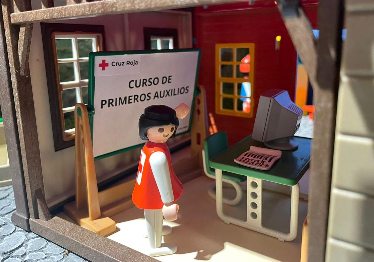 Imagen principal - 600 piezas de Playmobil recrean áreas de trabajo de Cruz Roja en León