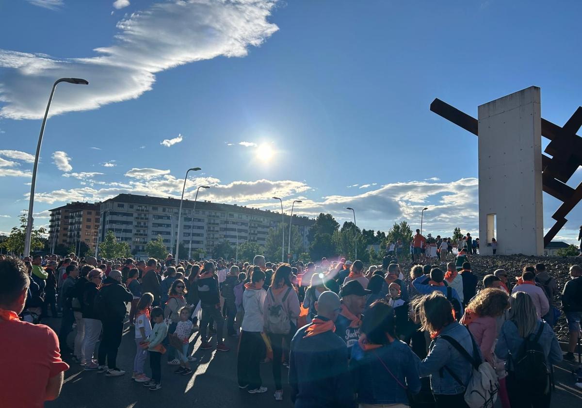 Imagen principal - El ultimátum de los vecinos de La Lastra: o mejoran las cosas en septiembre, o se manifestarán