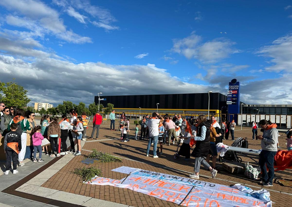 Imagen secundaria 1 - El ultimátum de los vecinos de La Lastra: o mejoran las cosas en septiembre, o se manifestarán