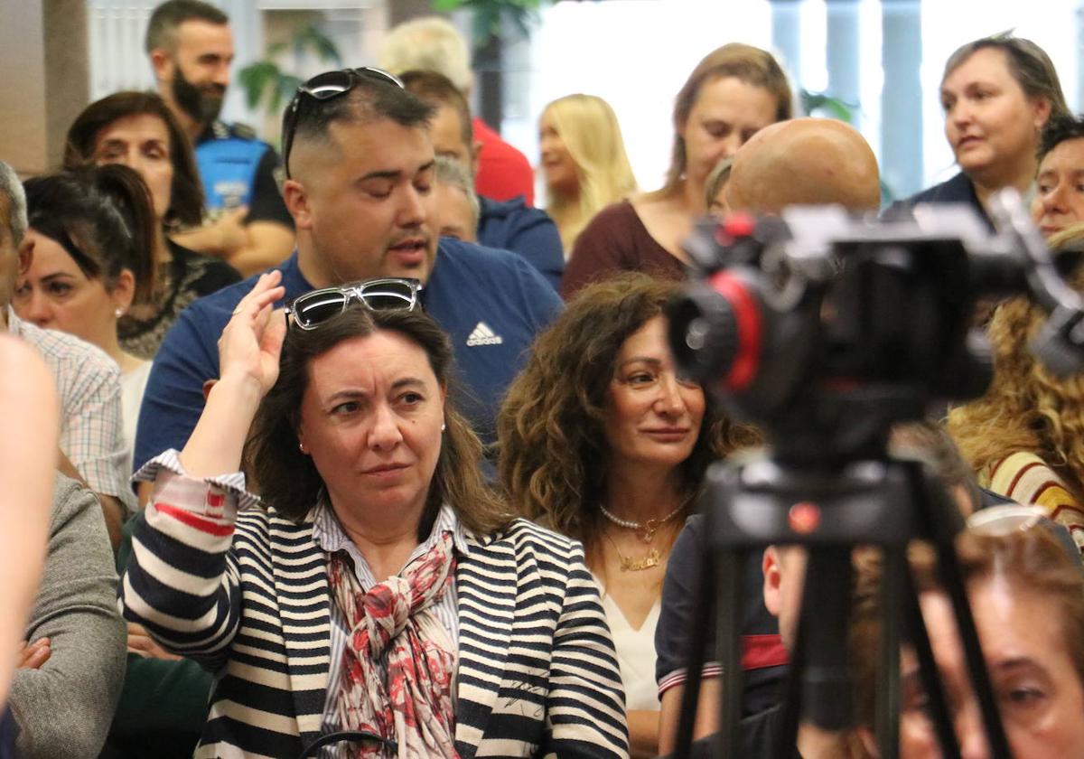 Vecinos de Villaquilambre presentes en el pleno.