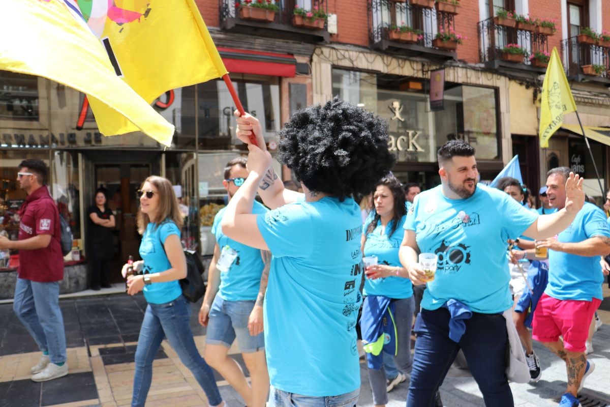 Las mejores imágenes del desfile de peñas en León