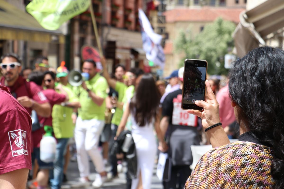 Las mejores imágenes del desfile de peñas en León