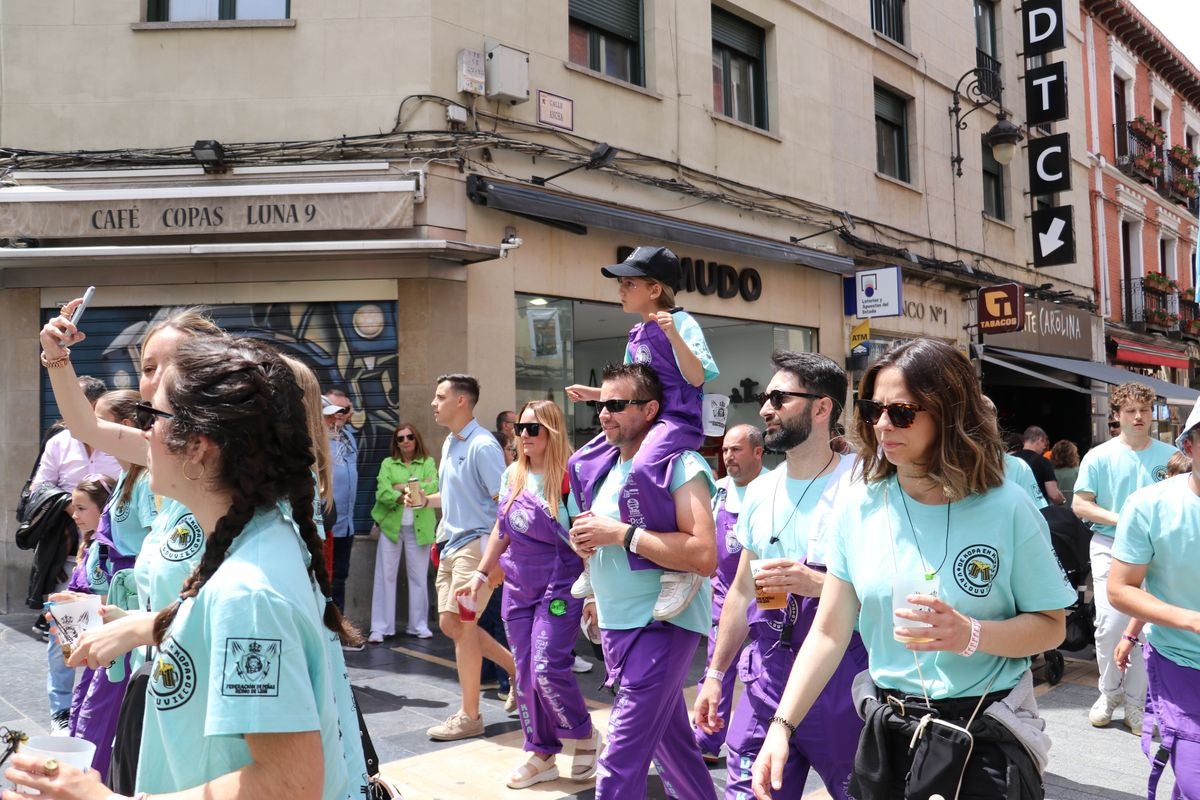 Las mejores imágenes del desfile de peñas en León