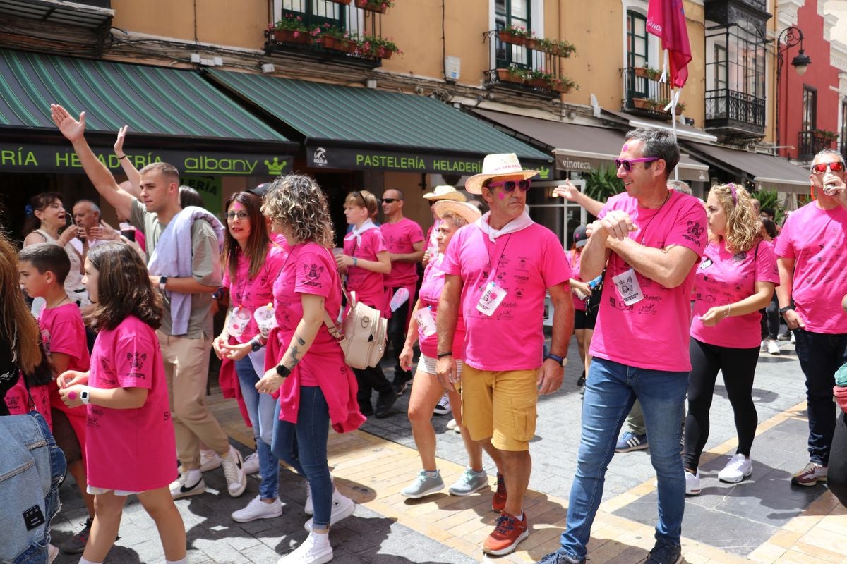 Las mejores imágenes del desfile de peñas en León