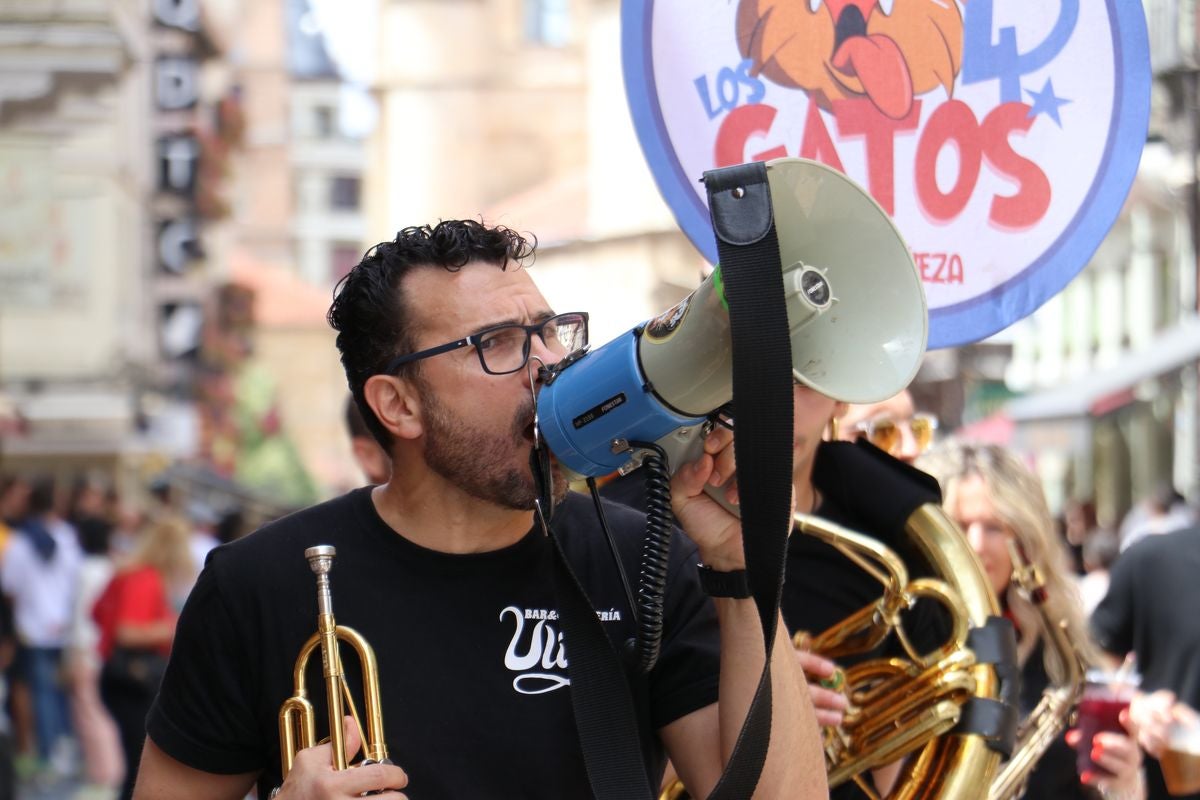 Las mejores imágenes del desfile de peñas en León