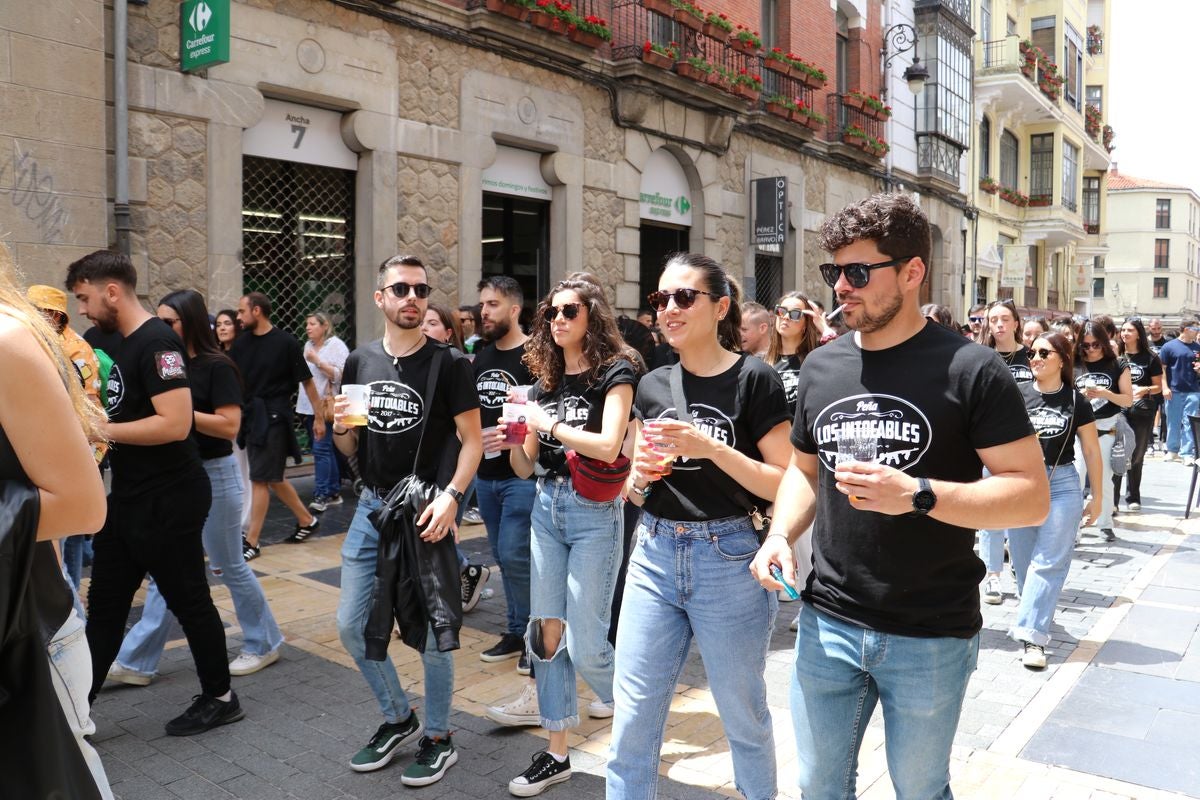 Las mejores imágenes del desfile de peñas en León