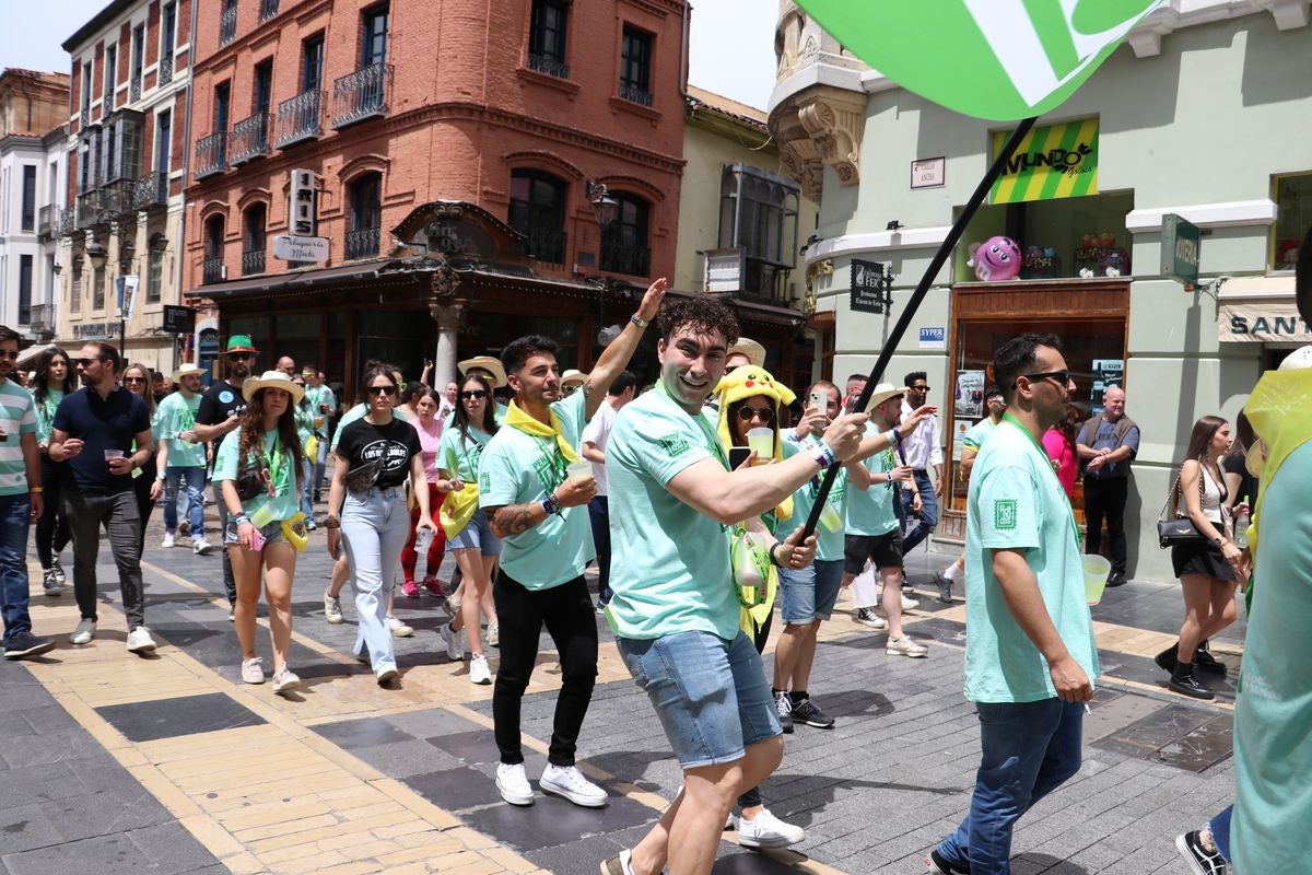 Las mejores imágenes del desfile de peñas en León