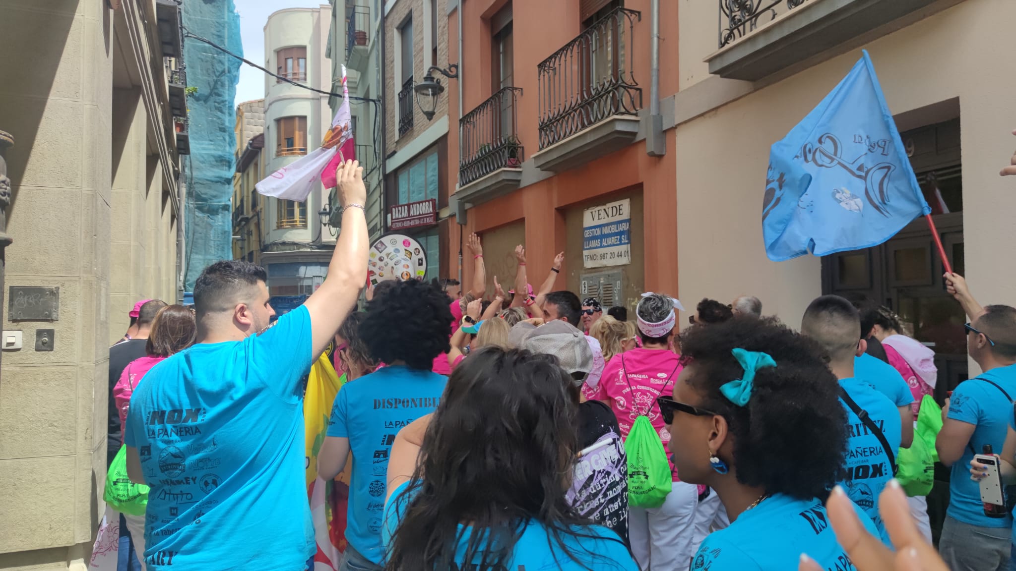 Las mejores imágenes del desfile de peñas en León