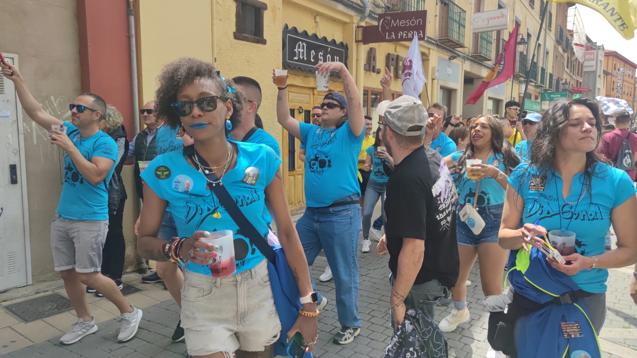 Las mejores imágenes del desfile de peñas en León