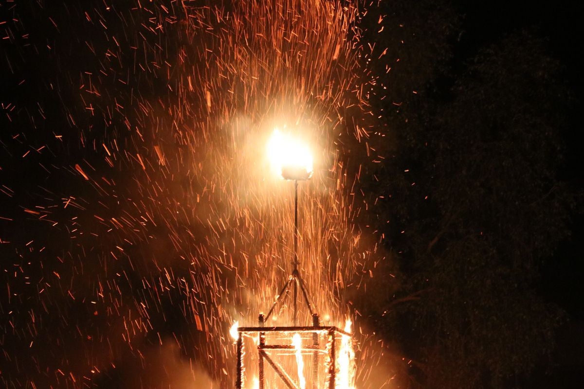 El fuego acaba con el rugido del león